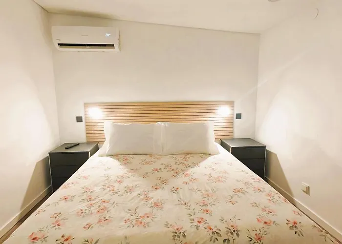 Semesterbostad Quintinha Achadas *