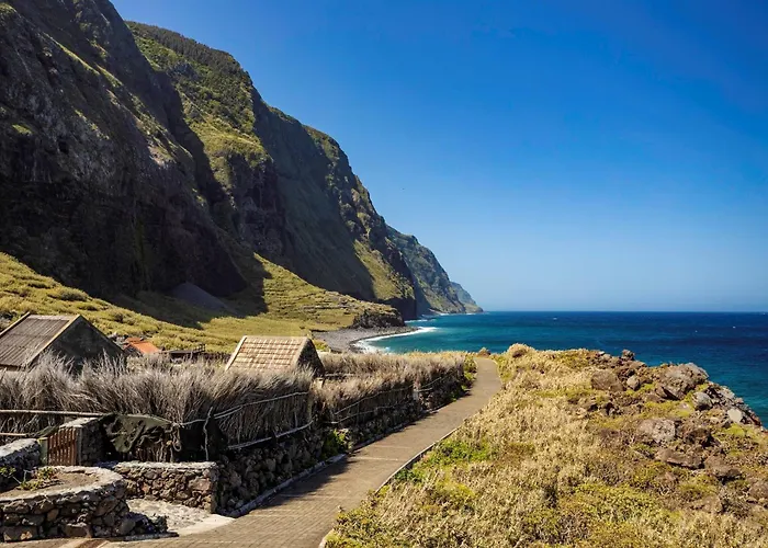 Semesterbostad Quintinha Achadas *